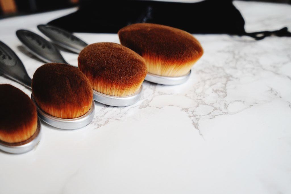 Andrea Ewanishan, lifestyle blogger from Calgary, reviews the oval makeup brush set from My Makeup Brush Set & how she uses it.
