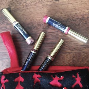 Calgary based blog shares a holiday beauty look. Drea Marie is sharing her favourite beauty products for an effortless holiday glam look!