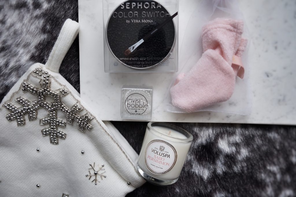 Calgary based blog by Drea Marie shares her last minute gift guide & stocking stuffers. It's the LAST WEEKEND before Xmas so let's do this!